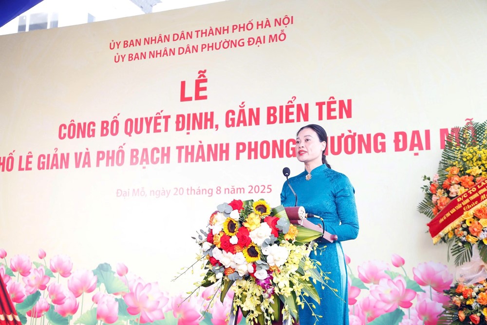Bí thư Thành ủy Hà Nội và Bộ trưởng Bộ Công an dự lễ gắn biển tên phố Lê Giản và phố Bạch Thành Phong - ảnh 2