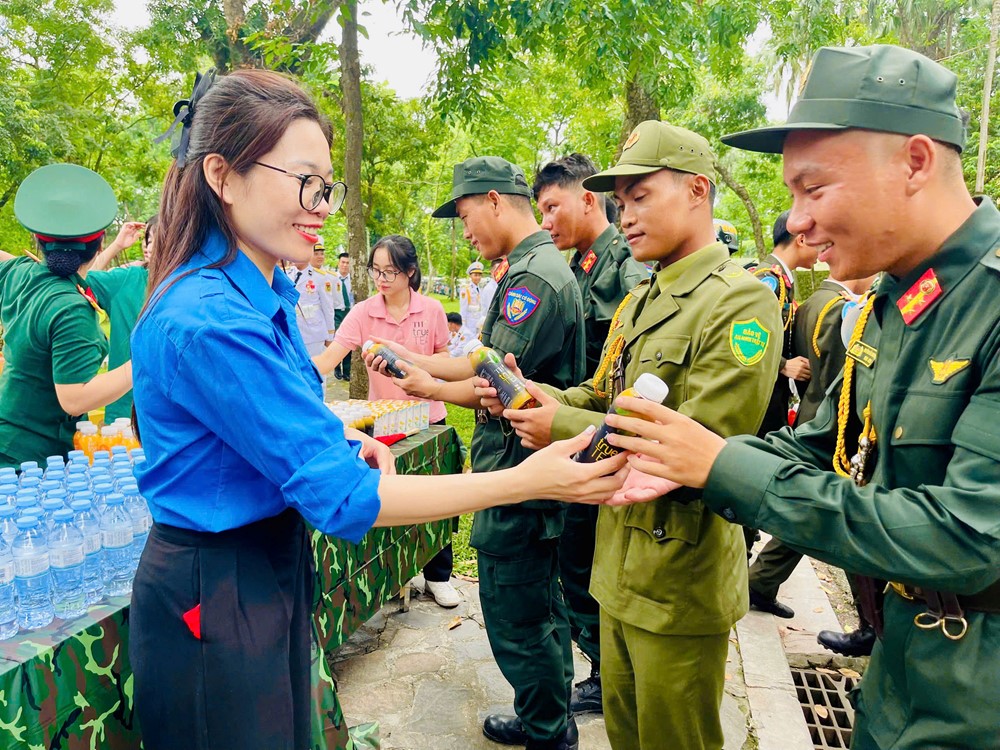 Không khí náo nức trước giờ hợp luyện tối 21/8 - ảnh 4