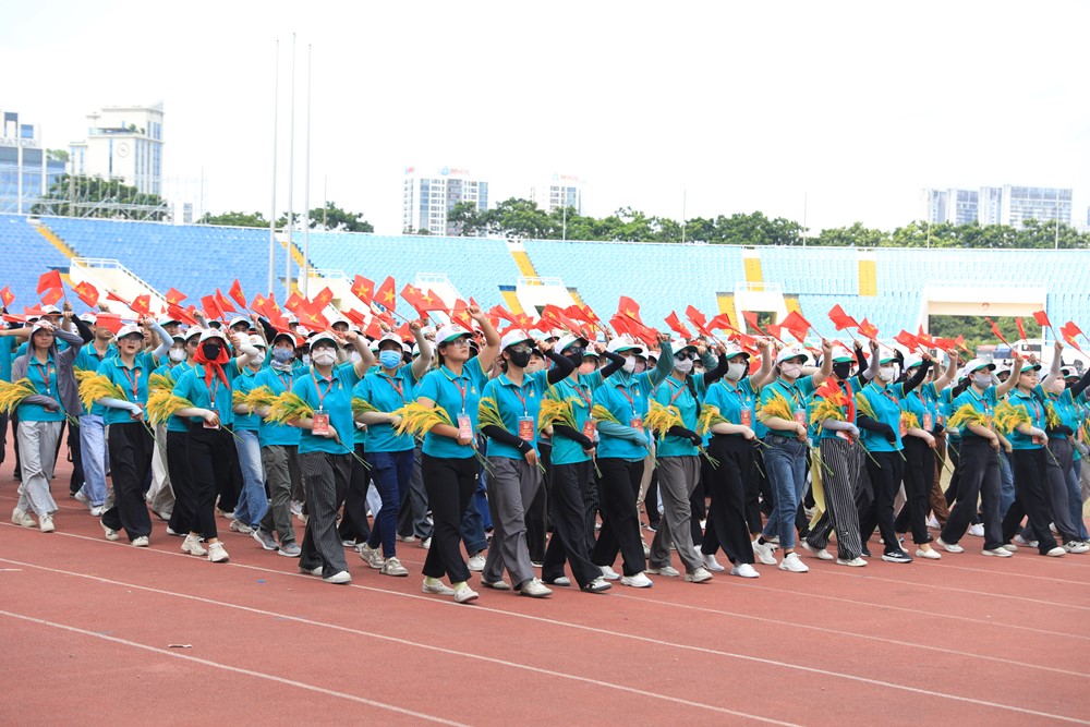 Thường trực Ủy ban MTTQ Việt Nam thành phố Hà Nội thăm, động viên khối tham gia diễu binh, diễu hành A80 - ảnh 3