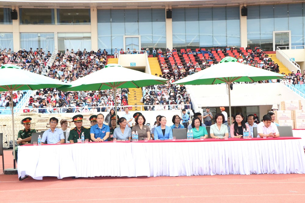 Thường trực Ủy ban MTTQ Việt Nam thành phố Hà Nội thăm, động viên khối tham gia diễu binh, diễu hành A80 - ảnh 4