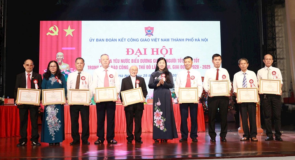 Đồng bào Công giáo Thủ đô luôn tích cực tham gia các phong trào thi đua yêu nước - ảnh 5