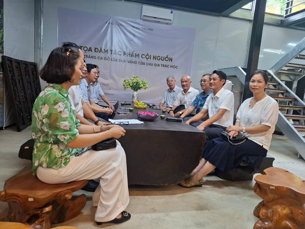 Tác phẩm Non bộ “Cội nguồn” là một “khúc tráng ca” bằng gỗ lũa trai vàng - ảnh 1