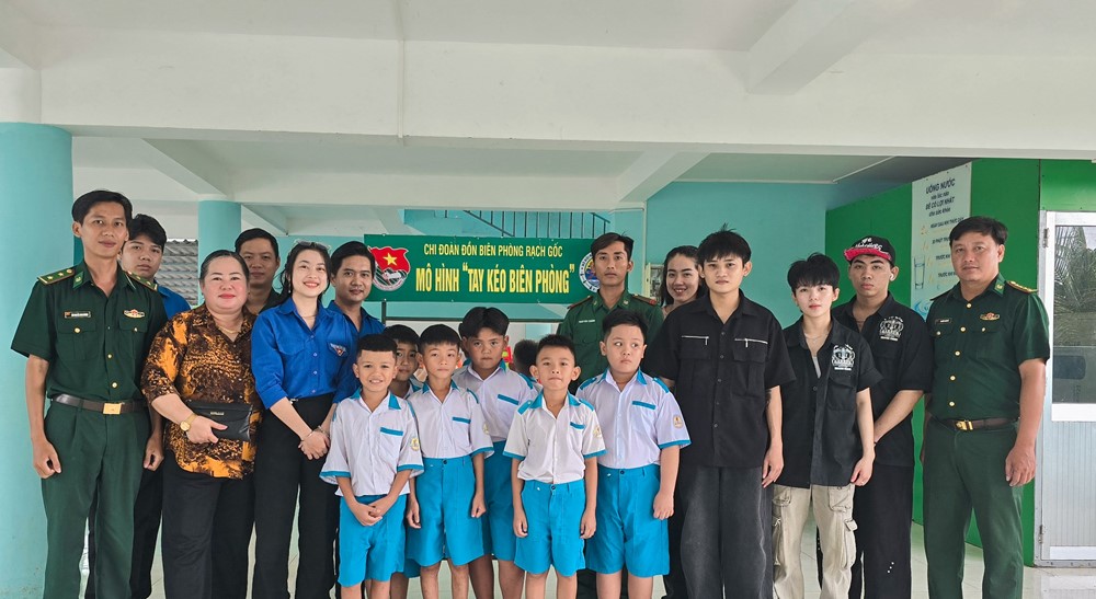 Mô hình “Tay kéo Biên phòng” – Gắn kết tình quân dân nơi biên giới  - ảnh 1