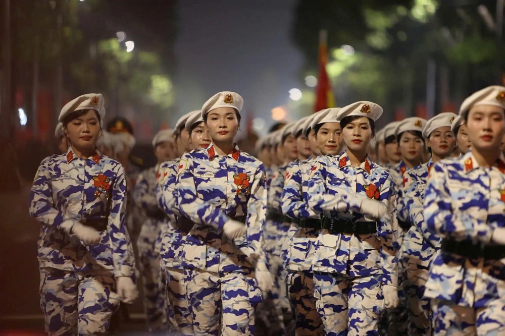 Khối nữ gây ấn tượng mạnh trong buổi sơ duyệt diễu binh, diễu hành - ảnh 2