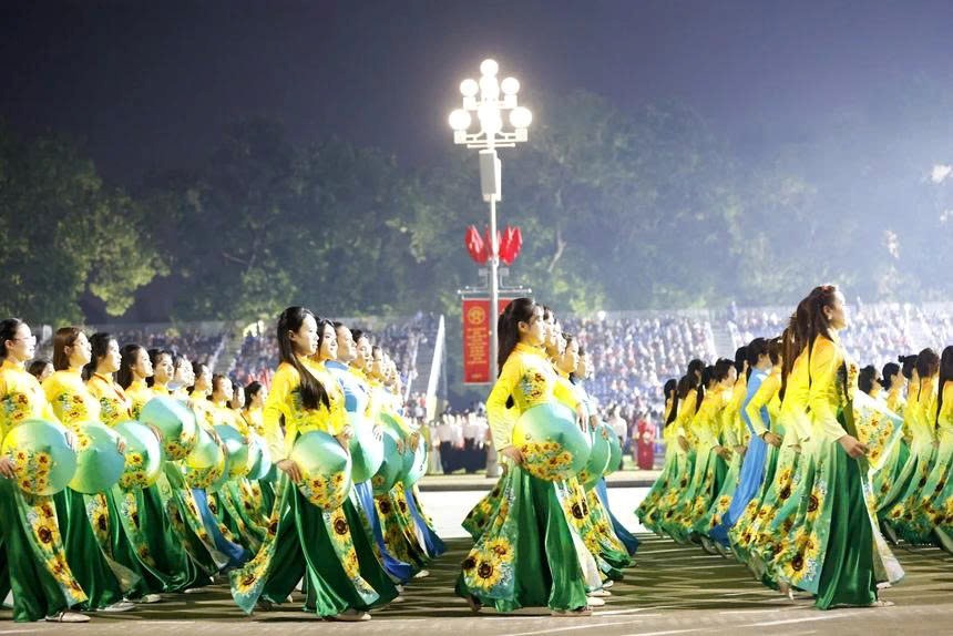 Khối nữ gây ấn tượng mạnh trong buổi sơ duyệt diễu binh, diễu hành - ảnh 5