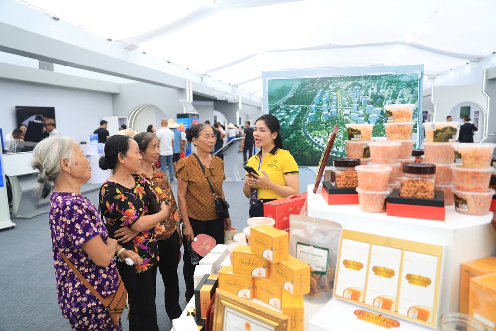 Hàng nghìn du khách tới tham quan, trải nghiệm Không gian Truyền thống và Sáng tạo Hà Nội dịp 2/9 - ảnh 3