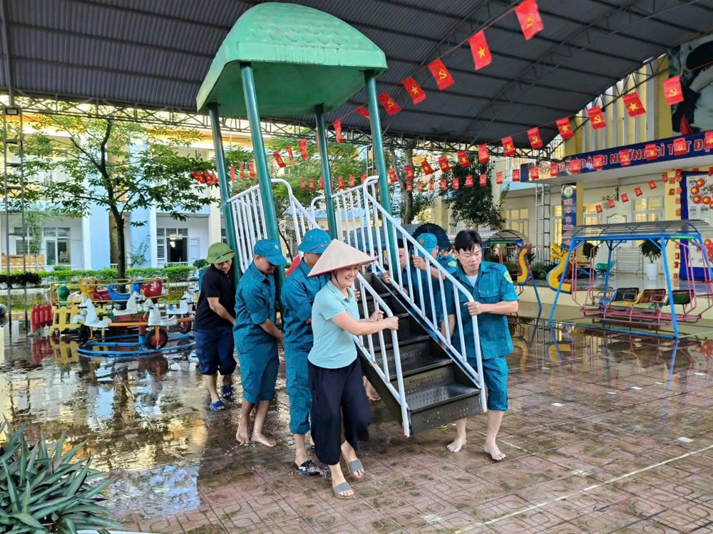 Xã Kiều Phú tổng vệ sinh môi trường, đảm bảo điều kiện cho thầy và trò đón năm học mới - ảnh 5