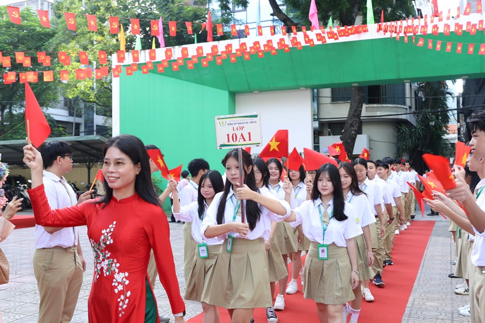 Lãnh đạo Thành phố dự khai giảng tại điểm cầu Trường THPT Phan Huy Chú  - ảnh 3