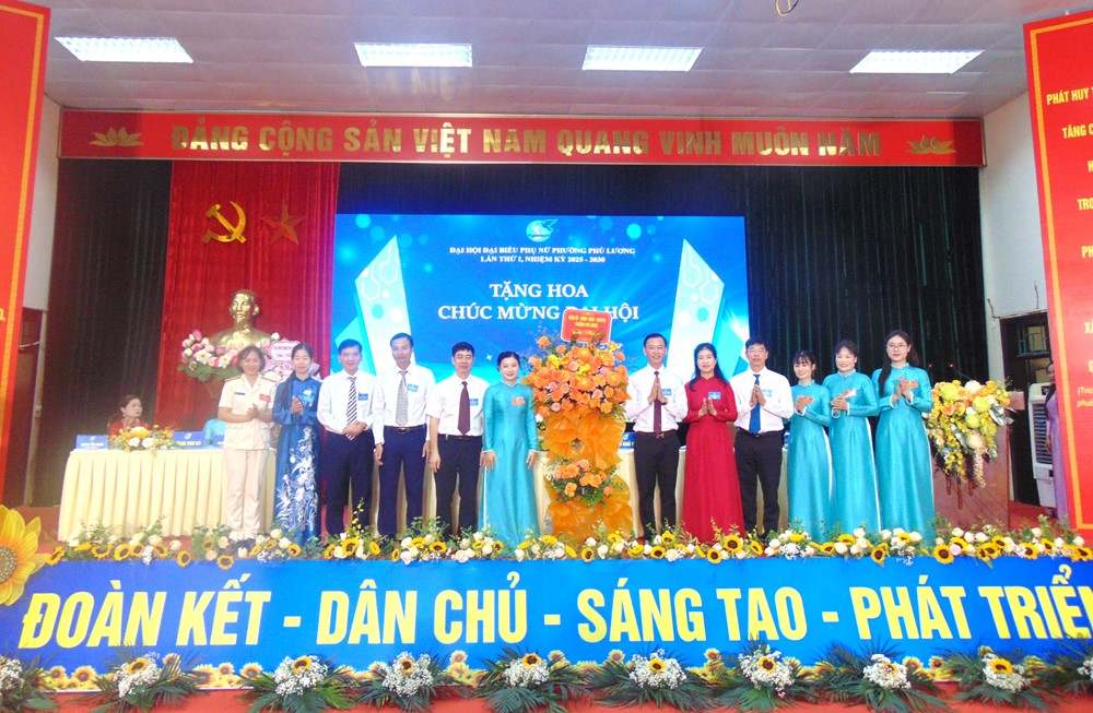 Phụ nữ Phú Lương thi đua hành động xanh, góp phần xây dựng phường xanh, văn minh, hiện đại - ảnh 4