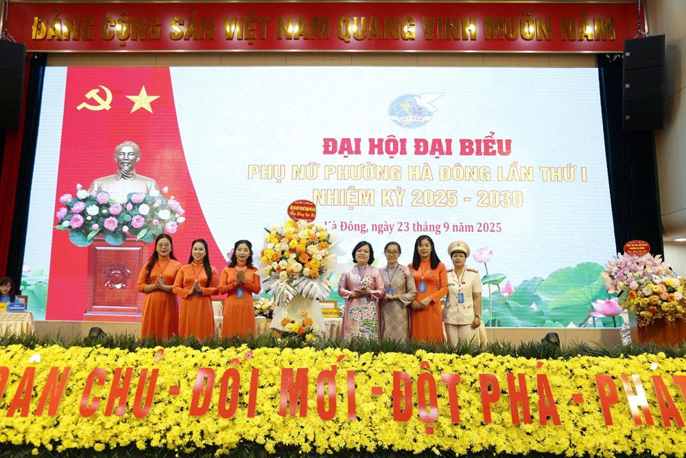 Phụ nữ Hà Đông phát huy truyền thống, làm chủ công nghệ, xây dựng gia đình ấm no, hạnh phúc, tổ chức Hội vững mạnh  ​ - ảnh 3