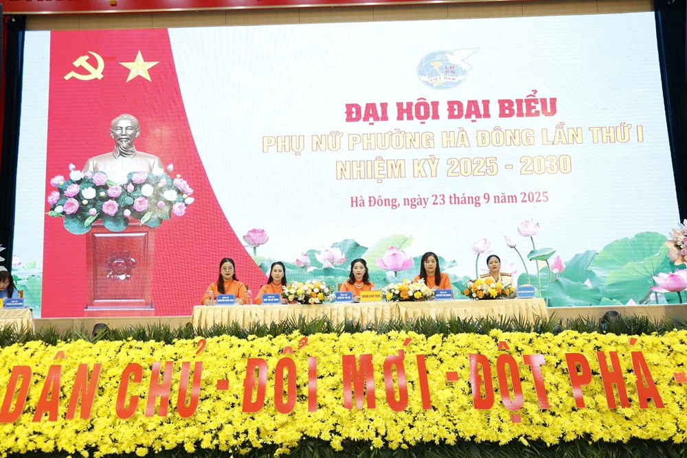 Phụ nữ Hà Đông phát huy truyền thống, làm chủ công nghệ, xây dựng gia đình ấm no, hạnh phúc, tổ chức Hội vững mạnh  ​ - ảnh 2