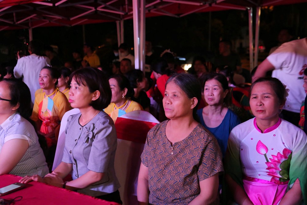 Phường Dương Nội tổ chức liên hoan nghệ thuật “Thủ đô anh hùng – Đoàn kết phát triển” - ảnh 4