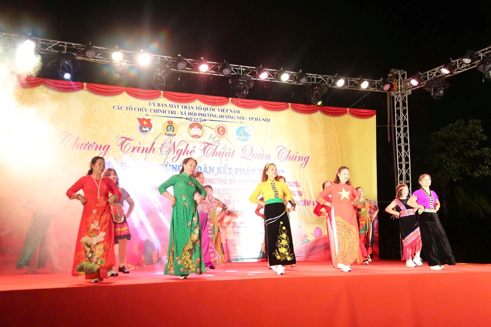 Phường Dương Nội tổ chức liên hoan nghệ thuật “Thủ đô anh hùng – Đoàn kết phát triển” - ảnh 3