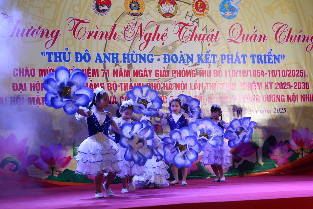 Phường Dương Nội tổ chức liên hoan nghệ thuật “Thủ đô anh hùng – Đoàn kết phát triển” - ảnh 5