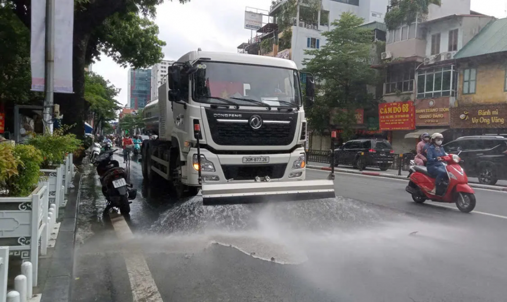 UBND thành phố Hà Nội giao nhiệm vụ cho một số đơn vị khẩn trương khắc phục các điểm ngập úng - ảnh 1