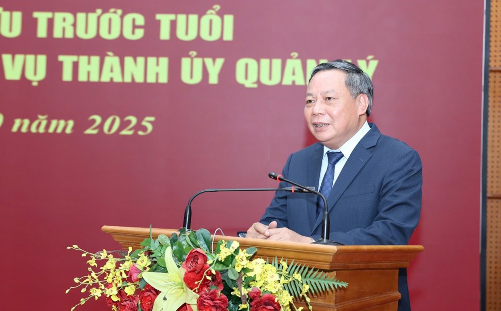 Hà Nội trao Quyết định nghỉ hưu trước tuổi đối với cán bộ diện Ban Thường vụ Thành ủy quản lý - ảnh 3