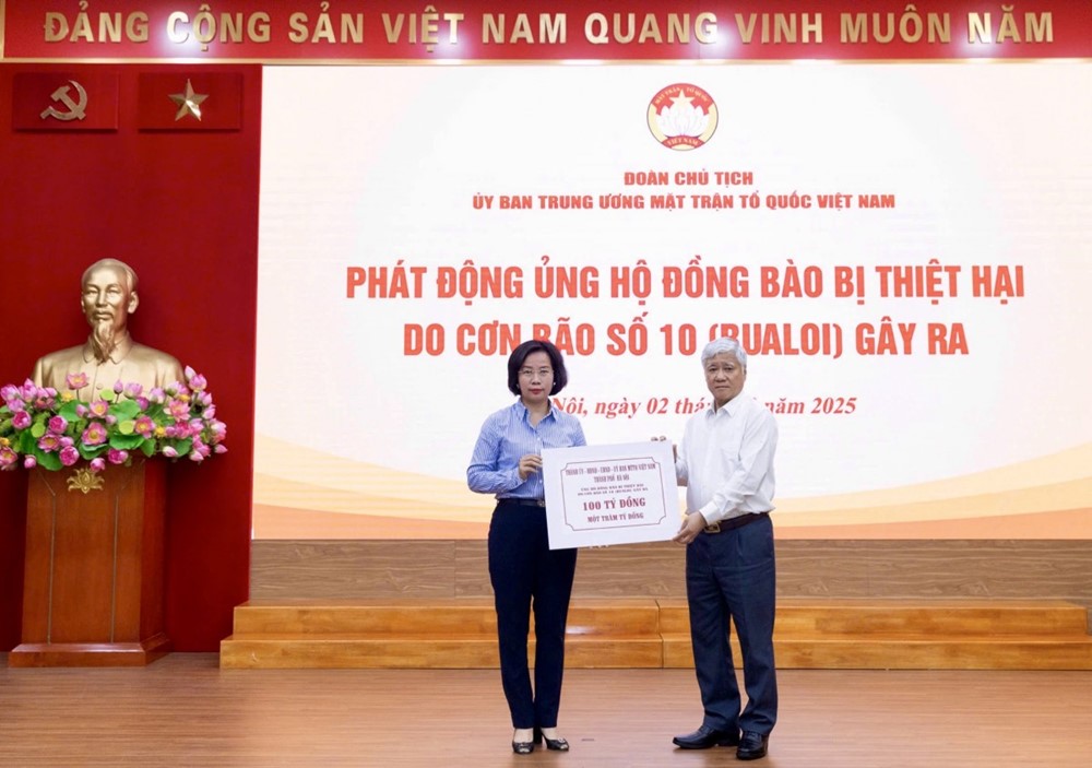 Thành phố Hà Nội ủng hộ 100 tỷ đồng giúp đồng bào các tỉnh khắc phục hậu quả cơn bão số 10 - ảnh 2
