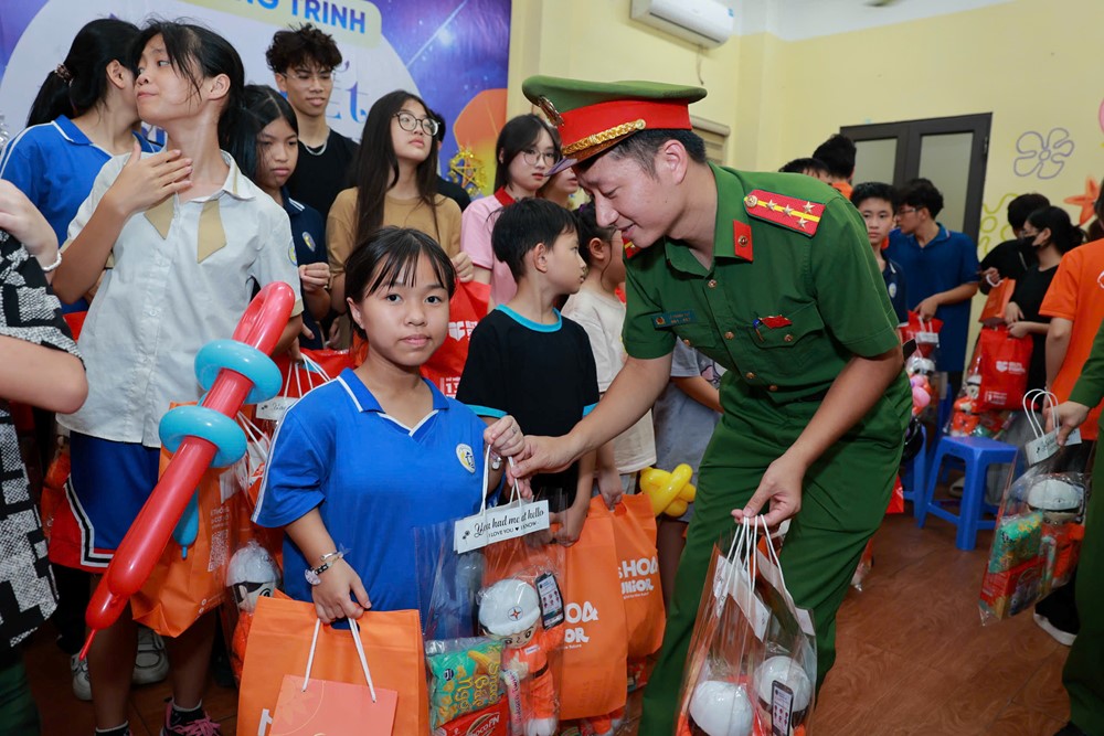 Thiếu nhi phường Đống Đa vui Tết Trung thu với nhiều phần quà ý nghĩa từ tổ chức Đoàn - ảnh 7