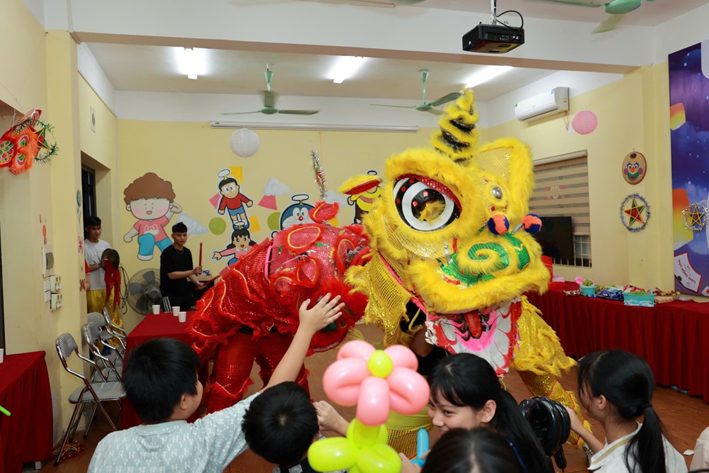 Thiếu nhi phường Đống Đa vui Tết Trung thu với nhiều phần quà ý nghĩa từ tổ chức Đoàn - ảnh 6