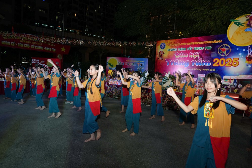 Thiếu nhi phường Đống Đa vui Tết Trung thu với nhiều phần quà ý nghĩa từ tổ chức Đoàn - ảnh 4