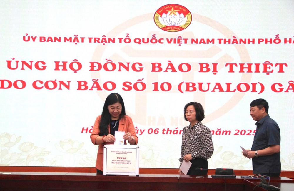 Cơ quan Ủy ban MTTQ Việt Nam Thành phố Hà Nội ủng hộ đồng bào bị thiệt hại do bão số 10 - ảnh 1
