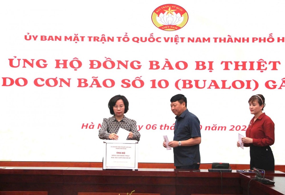 Cơ quan Ủy ban MTTQ Việt Nam Thành phố Hà Nội ủng hộ đồng bào bị thiệt hại do bão số 10 - ảnh 2