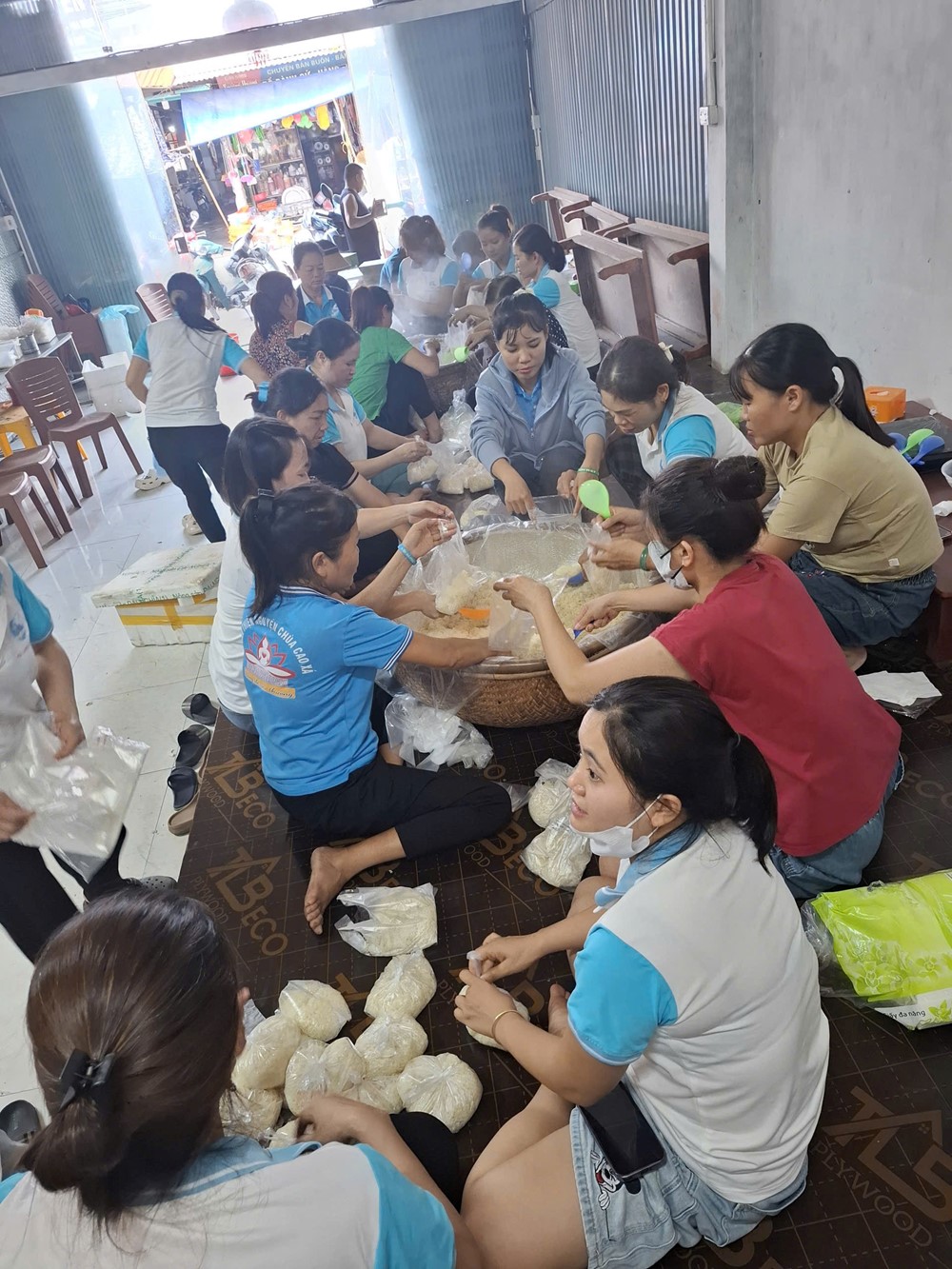 Phụ nữ xã Dân Hòa hướng về vùng lũ Thái Nguyên - ảnh 3