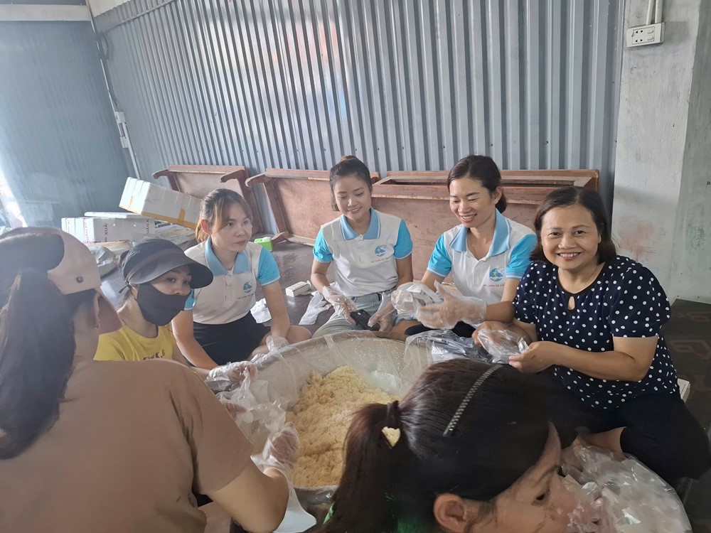 Phụ nữ xã Dân Hòa hướng về vùng lũ Thái Nguyên - ảnh 2