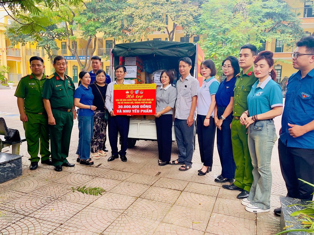Tấm lòng người Hà Nội hướng về vùng lũ Trung Giã và Đa Phúc - ảnh 5