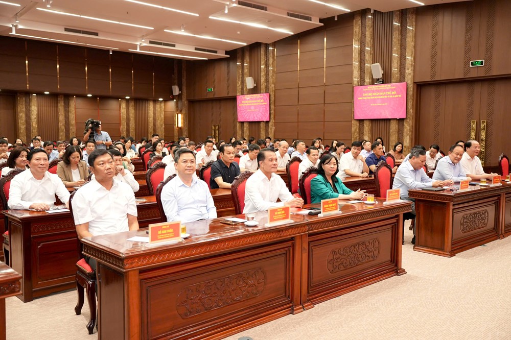 Hà Nội tổ chức chương trình ủng hộ nhân dân Thủ đô khắc phục hậu quả do cơn bão số 10 và số 11 gây ra - ảnh 1