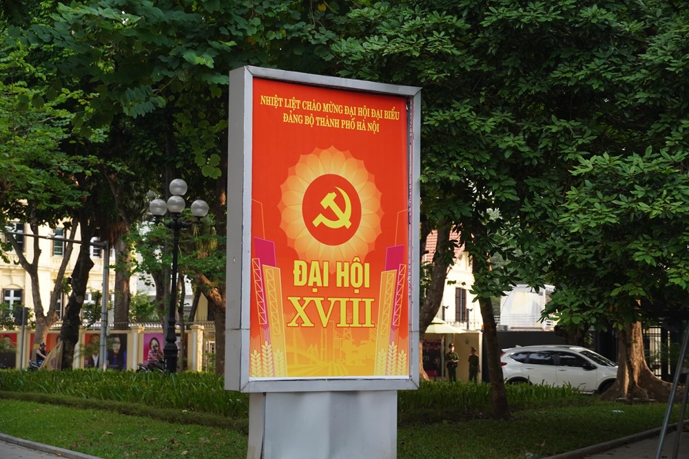Không khí phấn khởi, rộn ràng từ đường phố đến lòng người trước thềm Đại hội Đảng bộ Thành phố  - ảnh 2