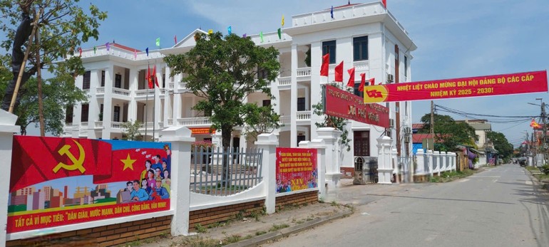 Không khí phấn khởi, rộn ràng từ đường phố đến lòng người trước thềm Đại hội Đảng bộ Thành phố  - ảnh 3