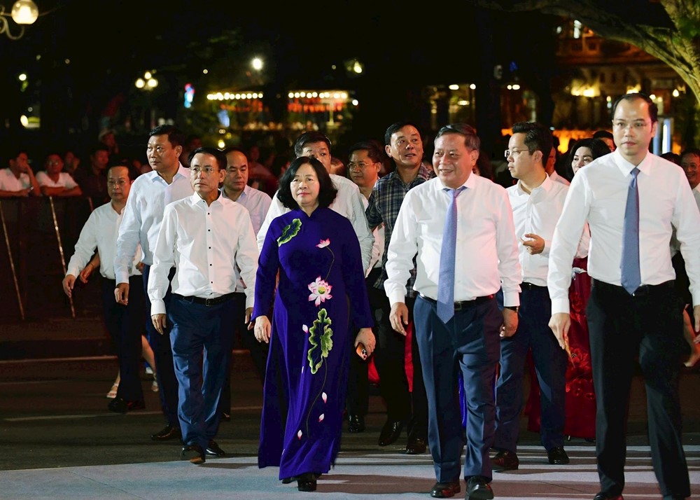 “Hà Nội - Khí phách ngàn năm - Vươn mình tỏa sáng” chào mừng thành công Đại hội Đảng bộ Thành phố - ảnh 2