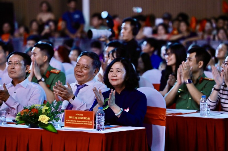 “Hà Nội - Khí phách ngàn năm - Vươn mình tỏa sáng” chào mừng thành công Đại hội Đảng bộ Thành phố - ảnh 3
