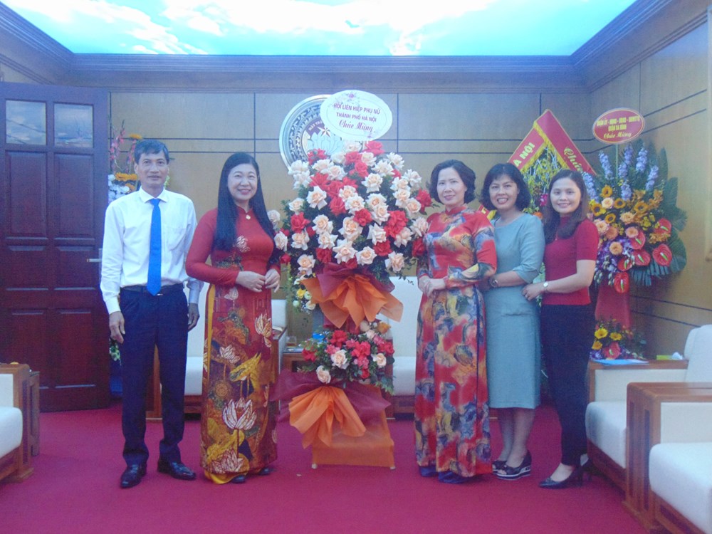 Ủy ban Mặt trận Tổ quốc Việt Nam thành phố Hà Nội dâng hoa tại Tượng đài Bác Hồ - Bác Tôn - ảnh 3