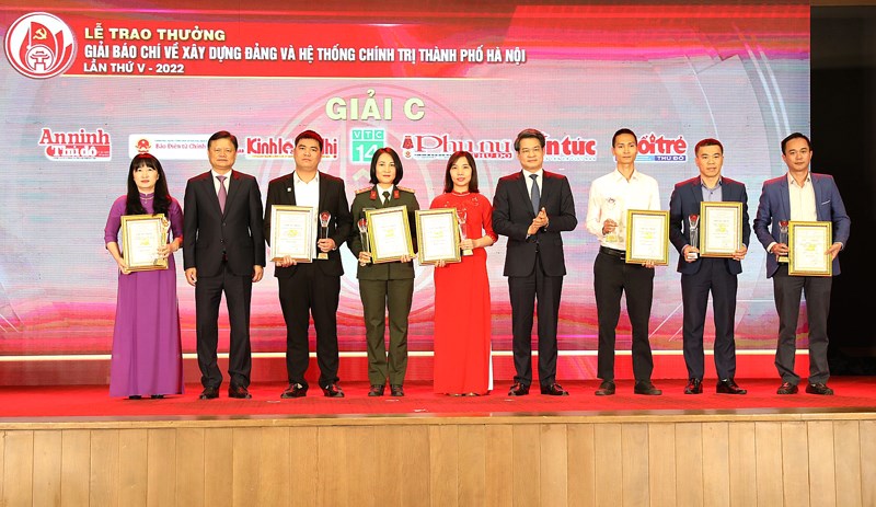 Báo Phụ nữ Thủ đô 3 năm liên tục đoạt giải Báo chí về xây dựng Đảng và hệ thống chính trị của thành phố Hà Nội  - ảnh 2
