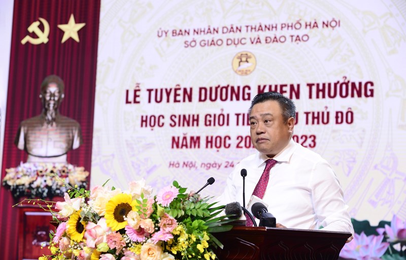 Hà Nội tuyên dương khen thưởng học sinh giỏi tiêu biểu của Thủ đô năm học 2022-2023 - ảnh 3