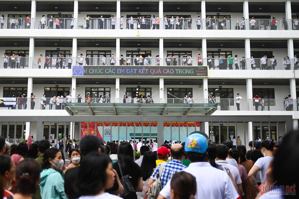 Gần 116.000 lượt thí sinh Hà Nội làm thủ tục thi lớp 10 năm 2023 - ảnh 3