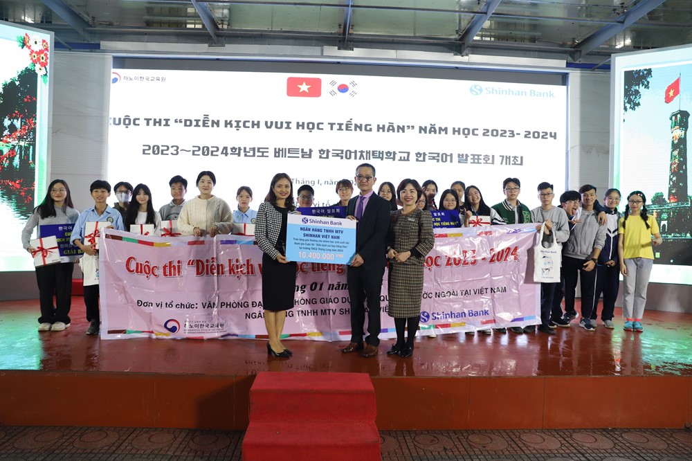Học sinh thi diễn kịch “Vui học tiếng Hàn năm học 2023-2024” - ảnh 3