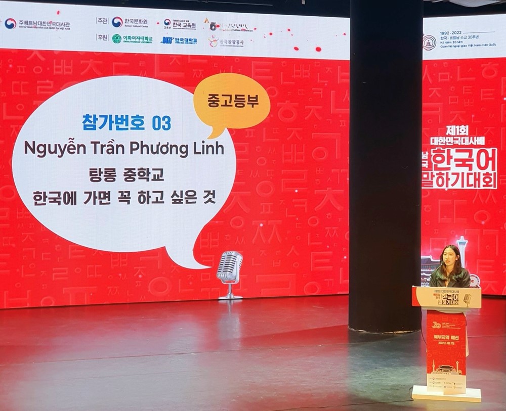 Học sinh thi diễn kịch “Vui học tiếng Hàn năm học 2023-2024” - ảnh 1