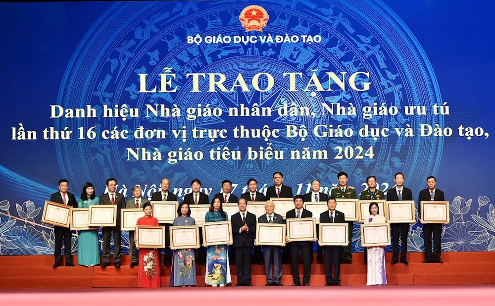 Trao tặng danh hiệu Nhà giáo Nhân dân, Nhà giáo Ưu tú, tuyên dương Nhà giáo tiêu biểu năm 2024 - ảnh 3