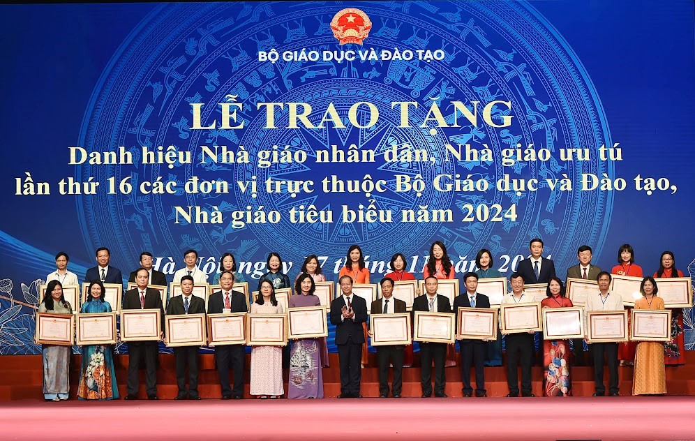 Trao tặng danh hiệu Nhà giáo Nhân dân, Nhà giáo Ưu tú, tuyên dương Nhà giáo tiêu biểu năm 2024 - ảnh 5