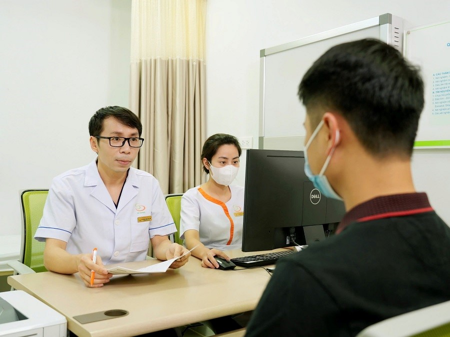 Khám bác sĩ “Google”, điều trị tại nhà, người đàn ông phải cắt bỏ tinh hoàn - ảnh 1
