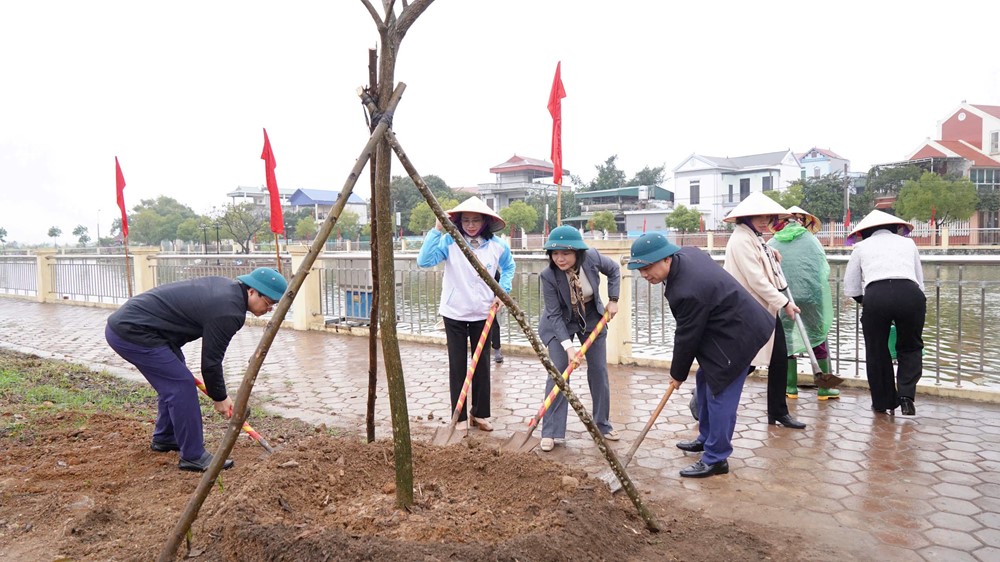 Hội LHPN huyện Thạch Thất phát động Têt trồng cây 