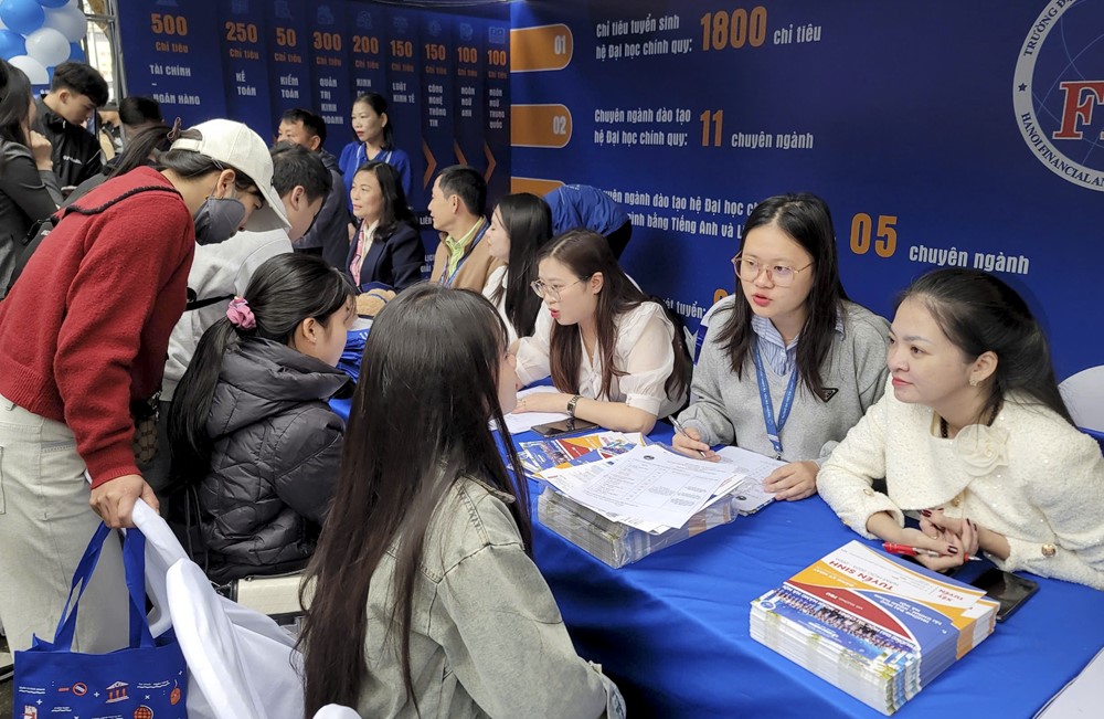Chốt quy chế tuyển sinh đại học 2025: Chính thức bỏ xét tuyển sớm, không giới hạn số lượng tổ hợp xét tuyển - ảnh 1