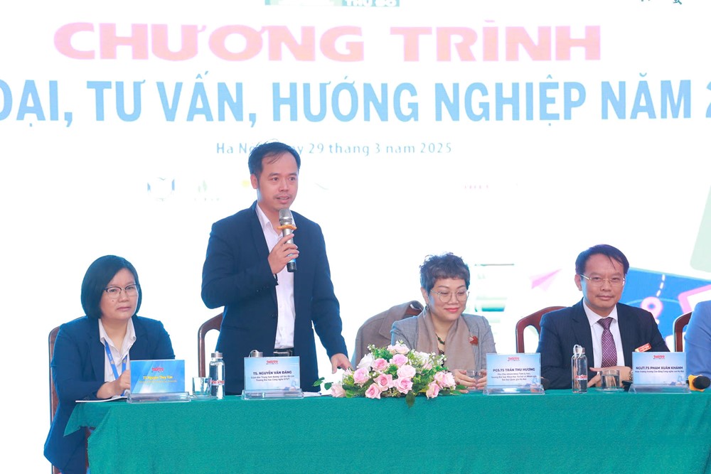Đáp ứng nhu cầu thông tin về tuyển sinh, định hướng nghề - ảnh 4