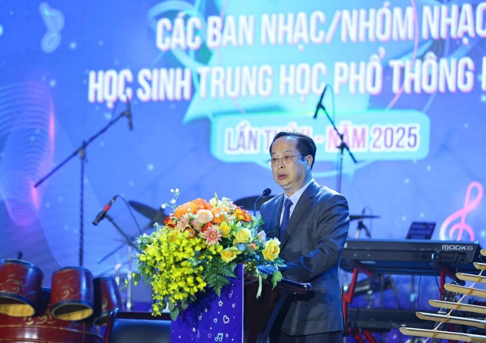 Giám đốc Sở GD&ĐT Hà Nội Trần Thế Cương phát biểu khai mạc liên hoan. Ảnh: Thanh Tùng