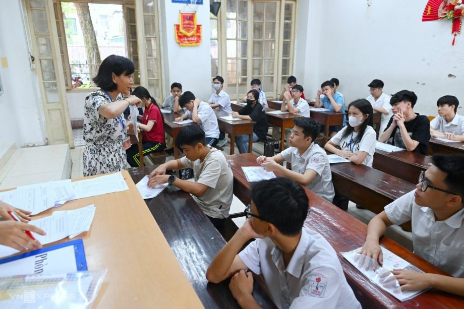 Tăng phụ cấp cho ưu đãi cho viên chức, người lao động trong các cơ sở giáo dục công lập - ảnh 1