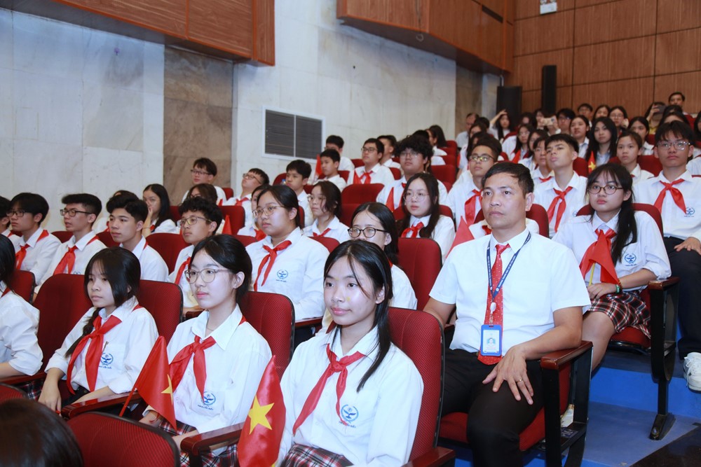Tổng Bí thư Tô Lâm trải nghiệm giáo dục STEM cùng học sinh Hà Nội - ảnh 3