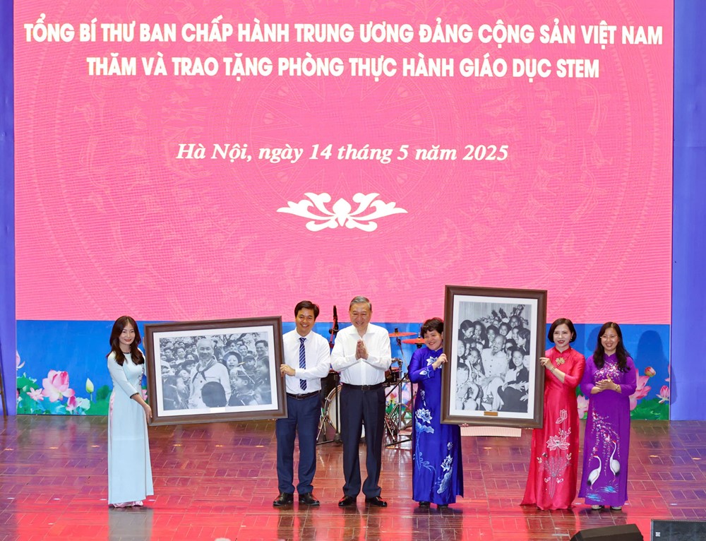 Tổng Bí thư Tô Lâm trải nghiệm giáo dục STEM cùng học sinh Hà Nội - ảnh 7